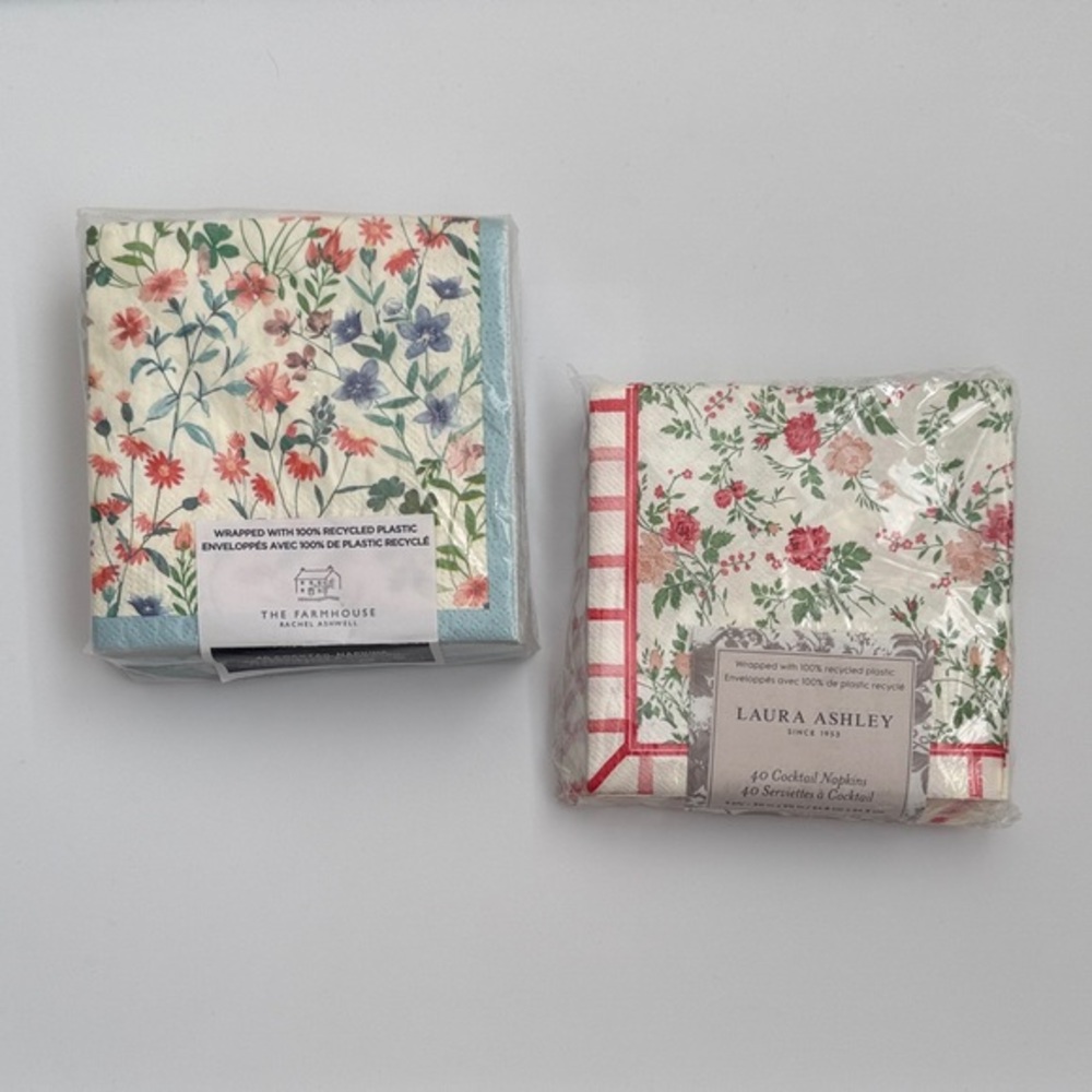 Floral nwt 80 Napkins in Red and Blue Laura Ashley farmhouse Rachel ashwell